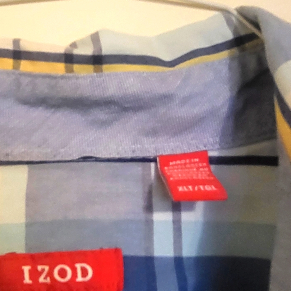 IZOD button up - Picture 2 of 4
